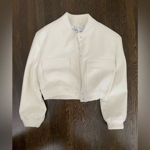 Cream bomber with silky lining